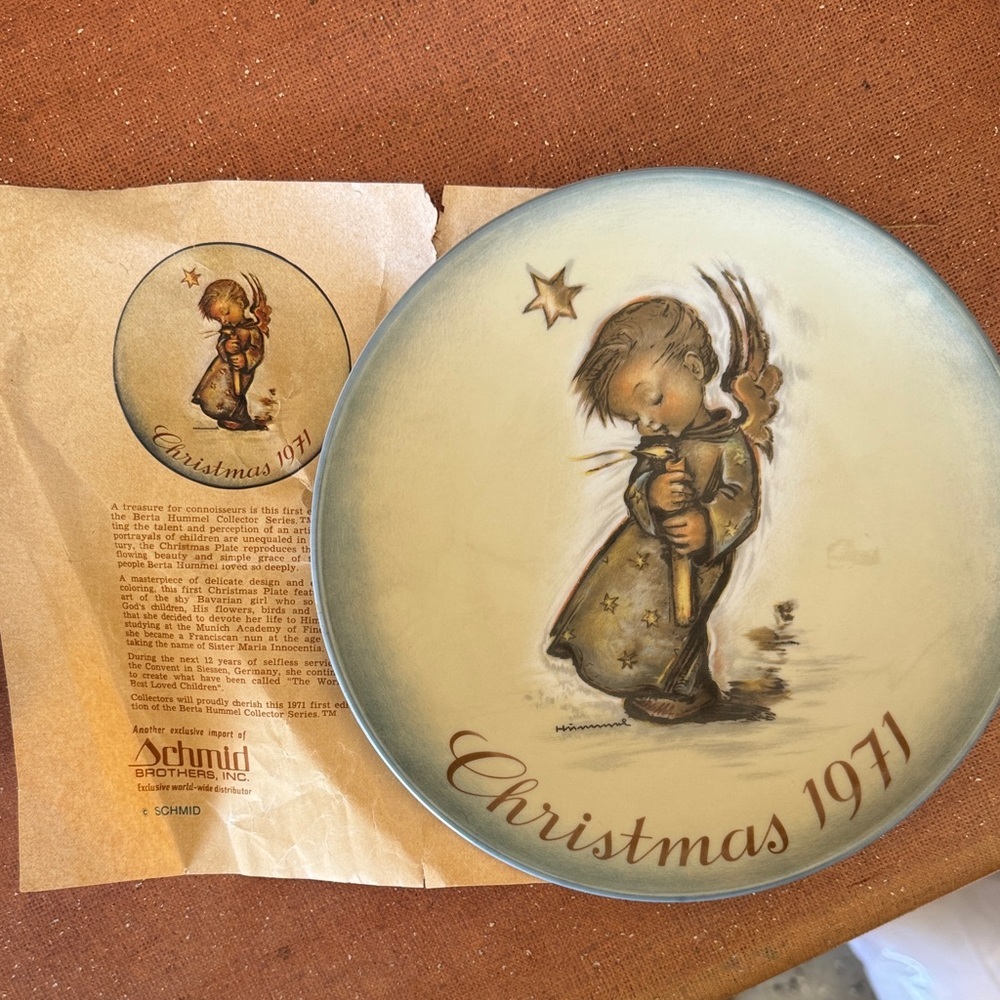 Christmas 1971 Collector's Plate - Cream and Brown